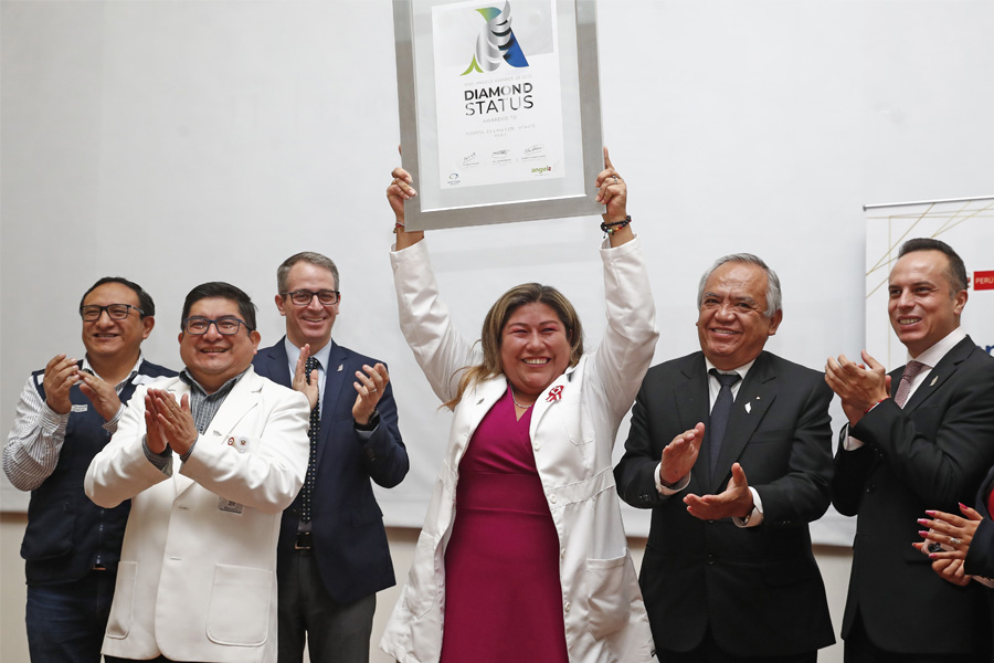 ¡Es oficial! entregan premio internacional a hospital de Ate por atención oportuna de ACV